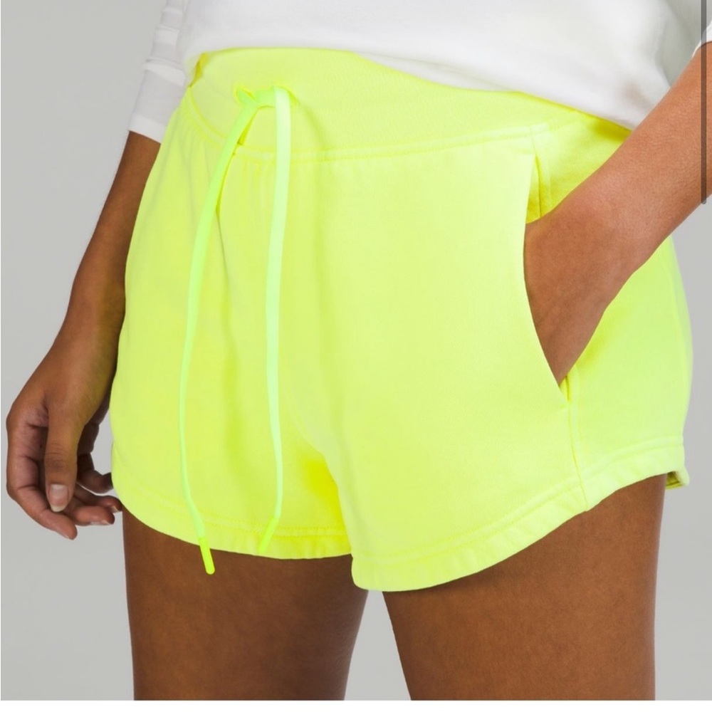 LULU inner glow high rise short